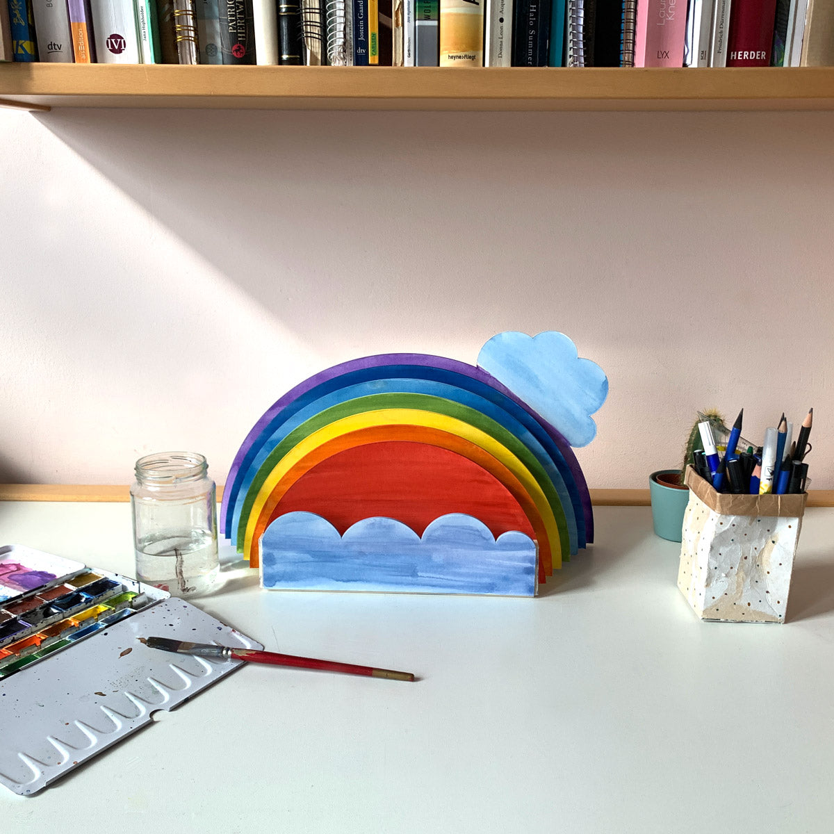 Schreibtischorganizer Regenbogen aus nachhaltigem Material - ideal zum Bemalen
